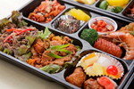 いろいろな食べ物が入った韓国弁当。