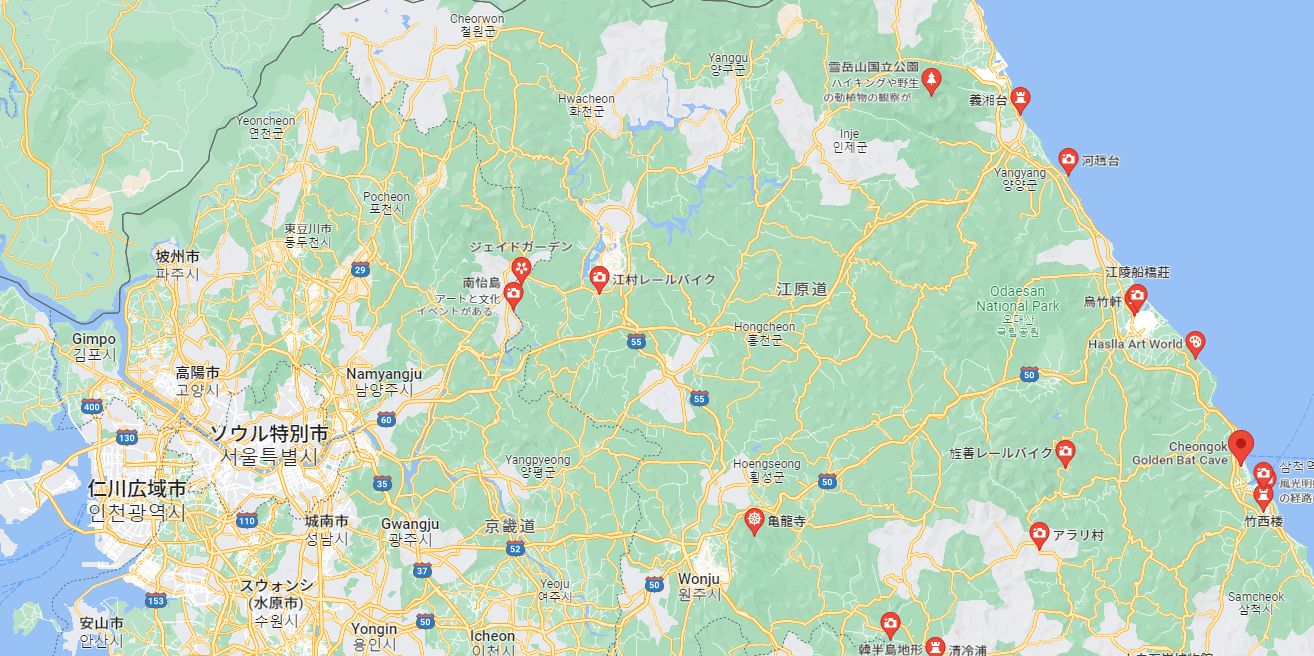 赤いピンが付いた韓国の地図。