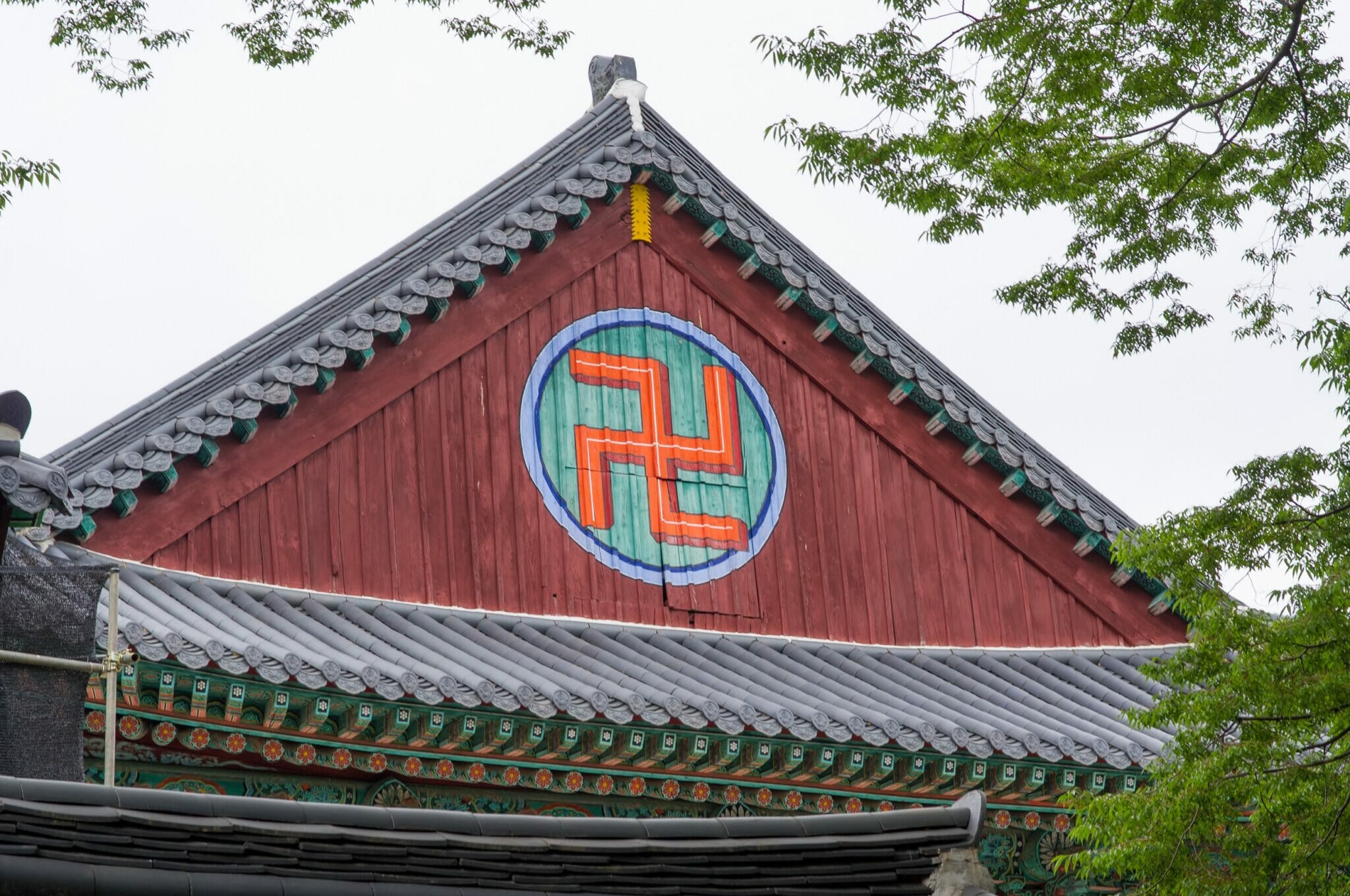 韓国の建物の屋根にはシンボルが描かれています。