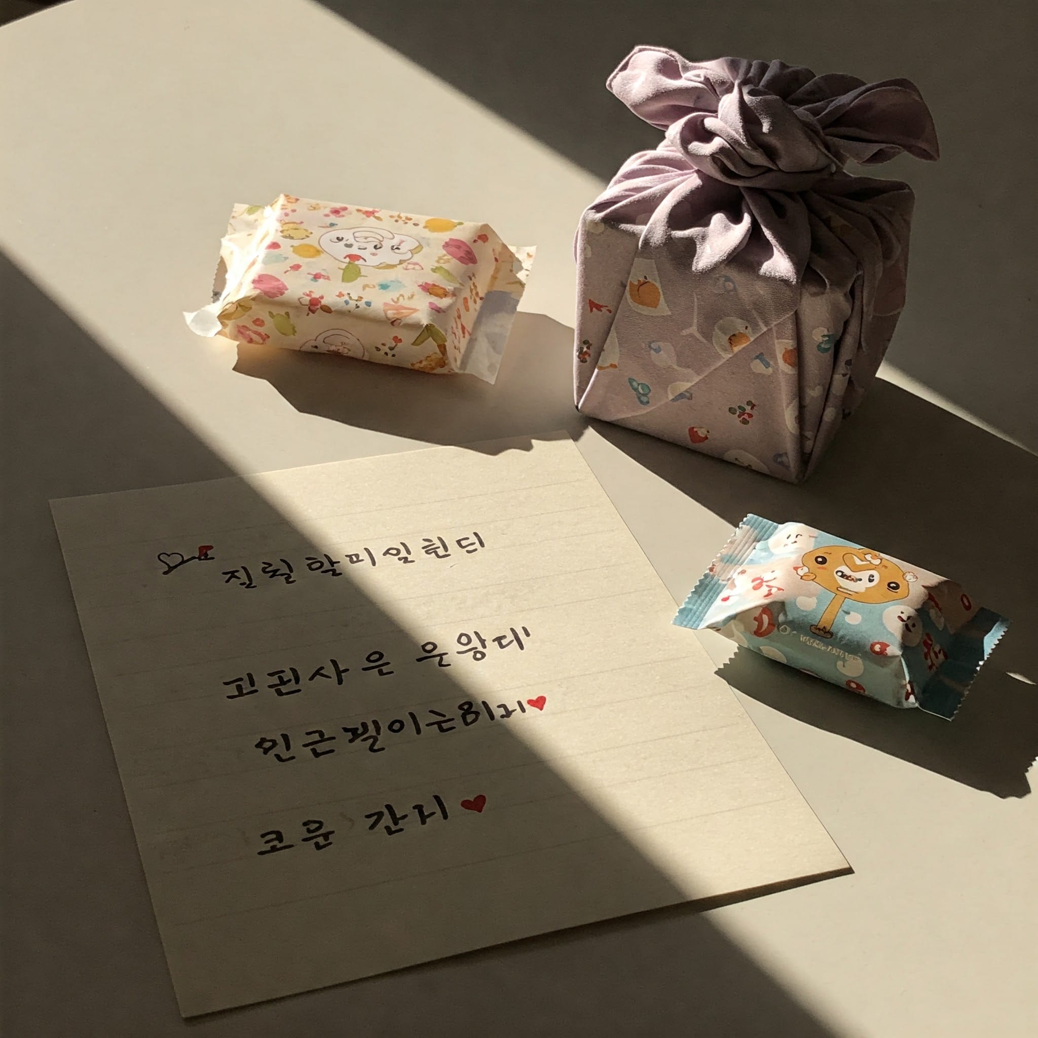 手書きの手紙とプレゼント